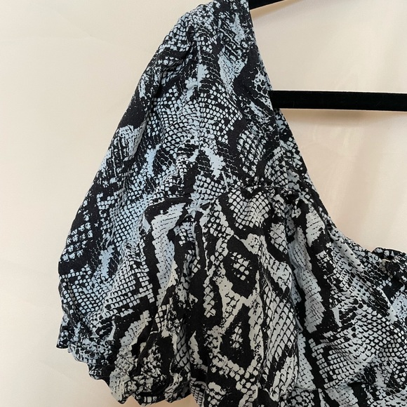 Urban Outfitters Snakeskin Print Crop Top - Picture 2 of 7